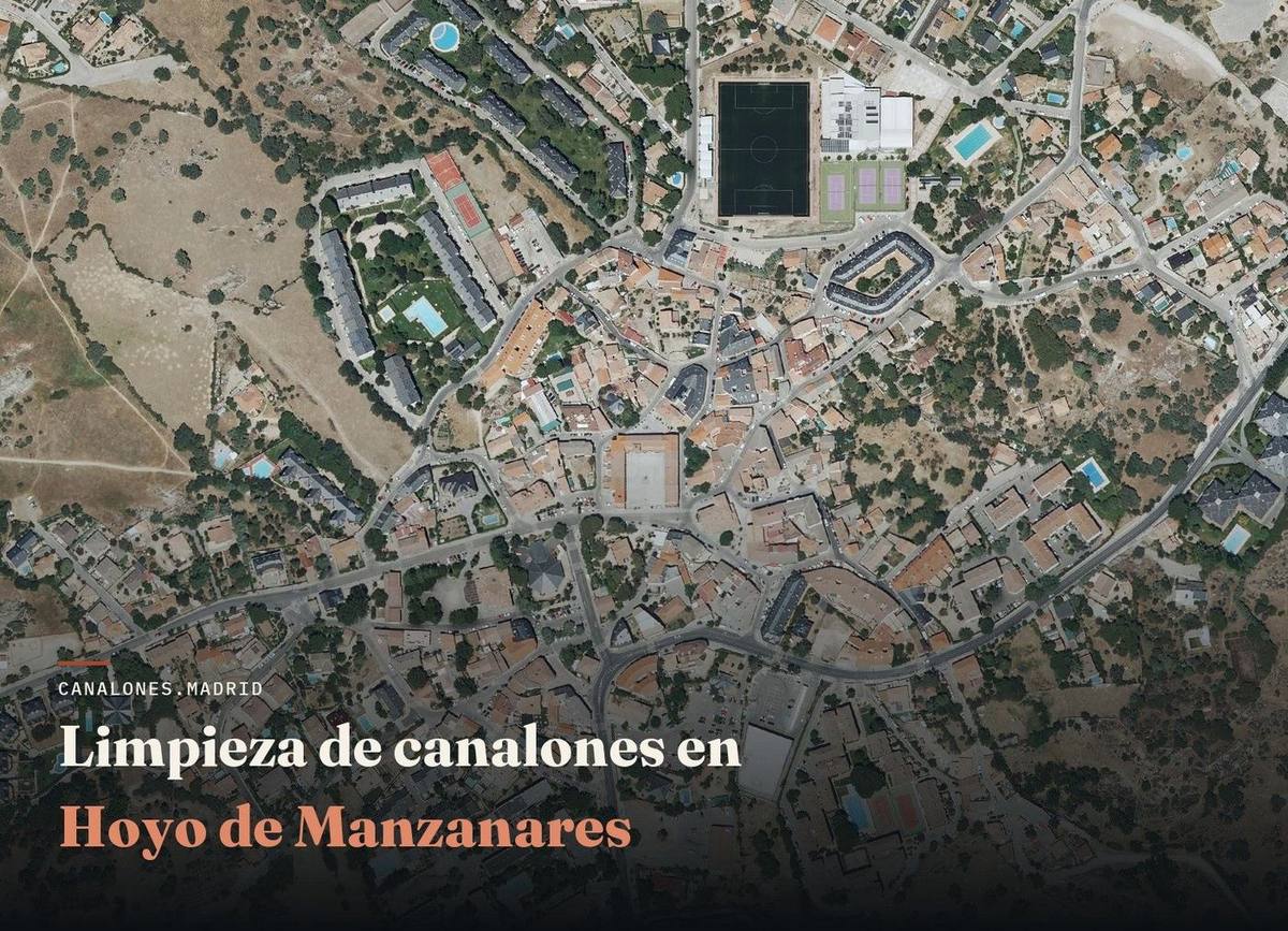 Vista aérea de Hoyo de Manzanares, zona de servicio de canalones.madrid para la limpieza y el mantenimiento de canalones, en una zona de pinar donde las hojas y acículas obstruyen fácilmente los canalones.